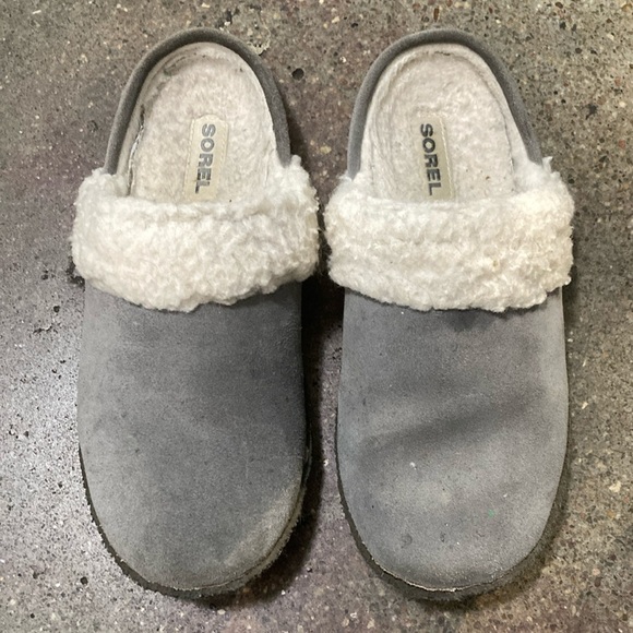 Sorel Gray Suede Slippers with White Fur Trim - Picture 1 of 5